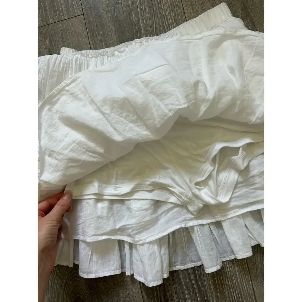 American Eagle High-Waisted Tiered Mini Skirt in White Size Small
